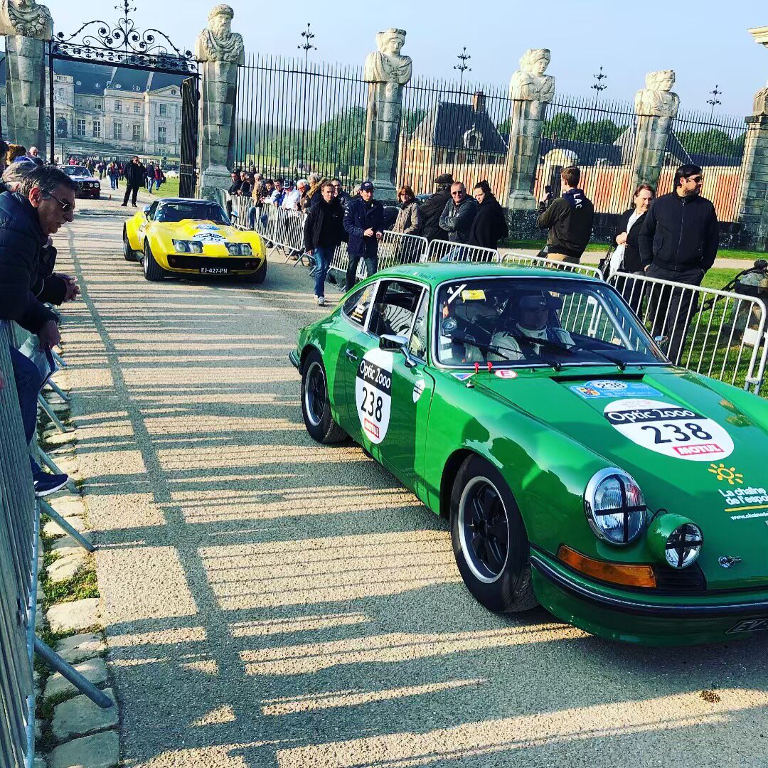 jeromeD80204502's tweet photo. La 28e édition du Tour Auto, épreuve organisée depuis 1992, 230 voitures de collection de 1951 à 1973 roulent sur les routes de France @optic2000 #paris #voiture @tourauto #TourAuto2019 https://t.co/QsKn5W9ALt