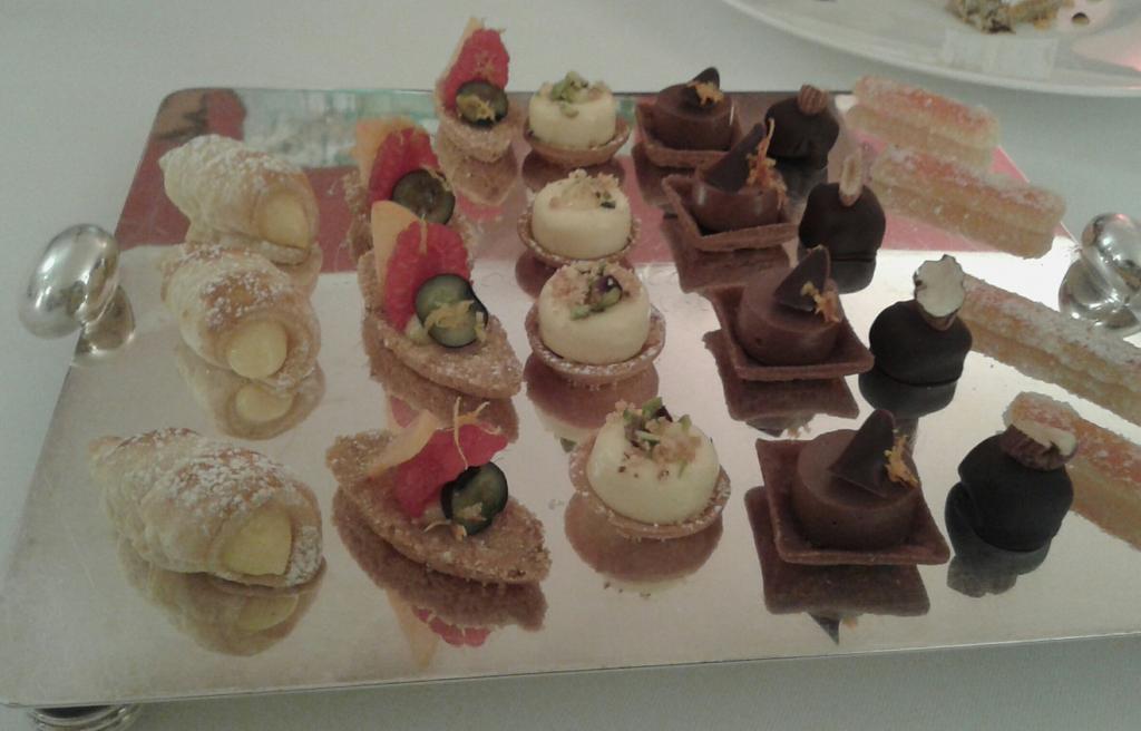 BarchiesiCinzia's tweet photo. Buongiorno con un po' di dolcezza!
#nottedaleone
#giornoda😆 https://t.co/NV1oOEzud4