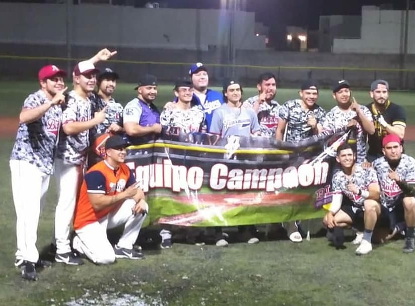 buitresoficial's tweet photo. CAMPEONES!!!! 
Temporada sabatina 2019-1
#NacionBuitre https://t.co/CMMKCTJXw0