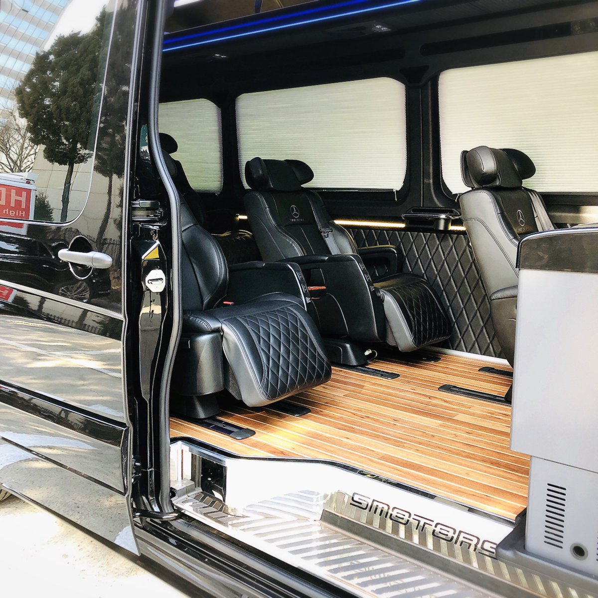 Themainline2's tweet image. 벤츠스프린터 소개합니다 11인승 VIP-11 뒷좌석 8명 탑승 VIP를위한 최고의 배려입니다 #국가행사#해외귀빈#벤츠스프린터전문기사#라운지 VIP의전수행에 후회없는 선택입니다