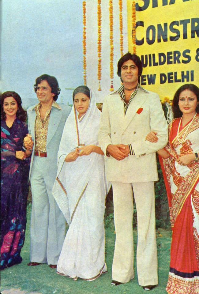 41 Years of #Trishul (05/05/1978). From the sets of Trishul.  #AmitabhBachchan, #ShashiKapoor, #RakheeGulzar, #HemaMalini, #GitaSiddharth. @SrBachchan @dreamgirlhema @yrf