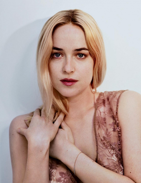 djohnsonpl's tweet photo. 📸Dakota w sesji Collier Schorr dla AnOther Magazine, 2015 #dakotajohnson #djohnson #photoshoot #anothermagazine @AnOtherMagazine https://t.co/CiudgiELLV