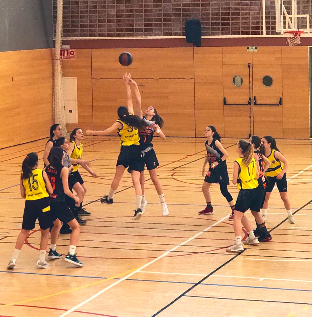 ASRBasketAlmeda's tweet photo. 2a jornada amb 2 grans partits que ens classifiquen per lluitar pel 3r i 4t lloc!!

🏆 #TINFViladecans2019

🏀 @UCAMMurcia 66 - #IFGrocALM 57 (2n partit)
🏀 @LAlqueriaVBC 59 - #IFALM 64 (3r partit)

#adnAlmeda https://t.co/N0MGyr9D8F