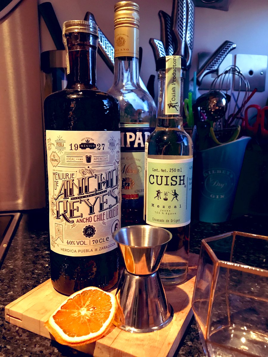 Bringing the heat <a href="/AnchoReyesLicor/">Ancho Reyes</a> #Negroni made with <a href="/mezcalcuish/">Mezcales Cuish</a>  🇲🇽