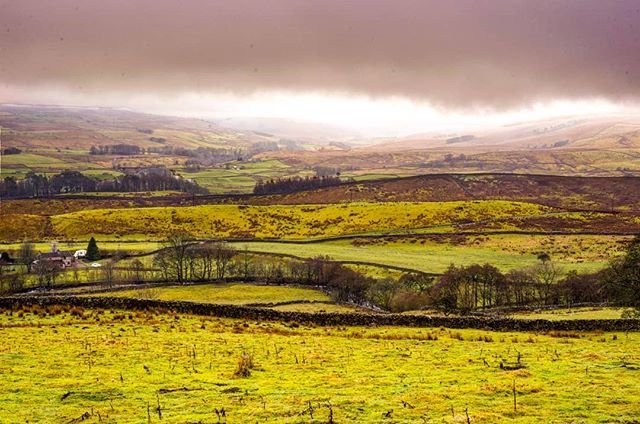 #simonstone #buttertubs #yorkshiredales #yorkshire #landscapesofyorkshire #yorkshirescenery #scenic #photooftheday #nikon #dslr #cloud 'cloudporn #greyday #rainimminent #dales #daleslife #lifethroughalens #lens #camera #walking #pictures #yorkshiregirl #… bit.ly/2Vlp0HL