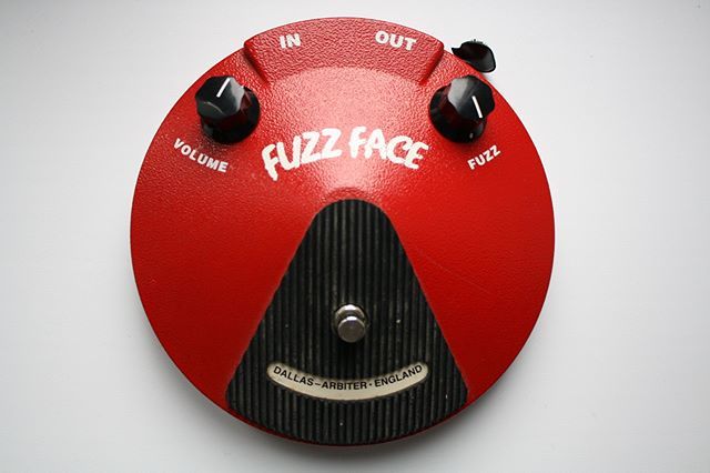 Anyone who does not fall in love by looking at this face? . . 
All about delays on delaydude.de
.
The blog & shop for #guitarists
.
.
.
#fuzzface #jimdunlopusa #jimdunloppedals #effectpedals #fxpedals #guitarfx #guitareffects nofilter #pedalb… bit.ly/2JmO9u2