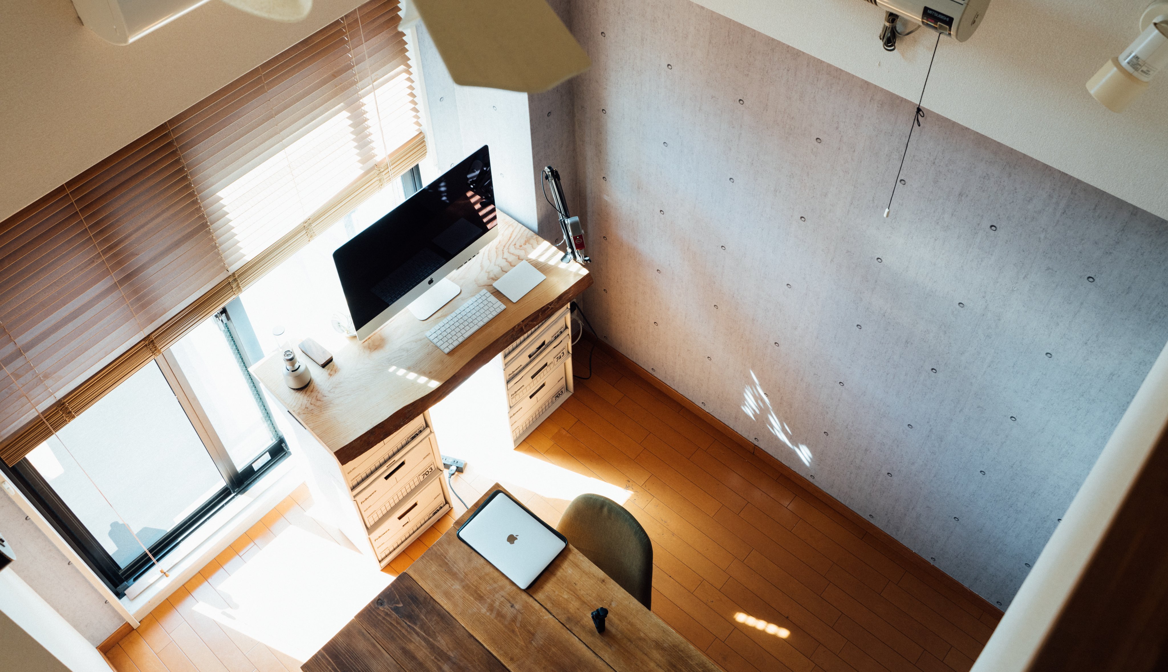 堀口英剛 𝙢𝙤𝙣𝙤𝙜𝙧𝙖𝙥𝙝 Ar Twitter Gwに何か残そうということで 久々に賃貸diyやってみました 今回はイギリス製の 貼って剥がせる壁紙のり を使って部屋の一面を憧れのコンクリート壁に 壁は部屋の印象を大きく左右する 家具 の一つ 賃貸でも諦めず