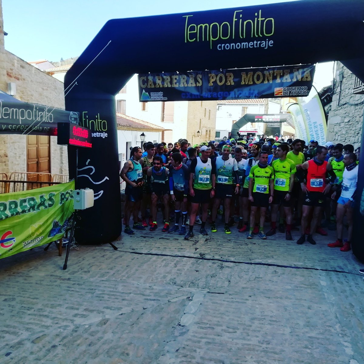 Y damos la salida de la Carrera del #Maestrazgo La Iglesuela del Cid. Campeonato de #Aragón de Clubes FAM. <a href="/TerritorioTrail/">Territorio Trail Media</a> <a href="/internetfam/">FAM</a> <a href="/fedme_es/">Fedme</a>
