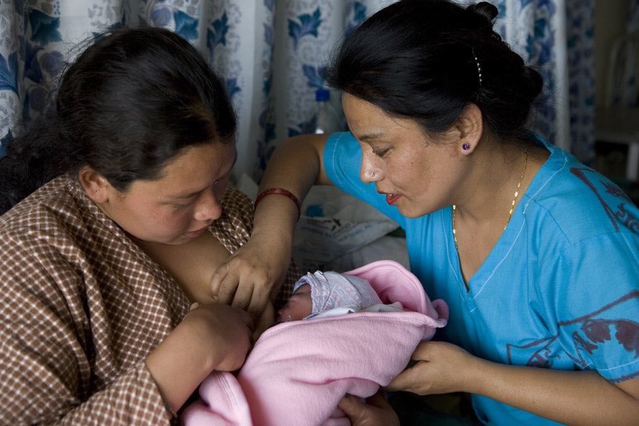 WHO's tweet photo. Today is the International Day of the #Midwife!
#Midwives are essential to the provision of quality of care, in all settings, globally.
We thank ALL midwives for their efforts to save lives of moms and babies. #MidwivesDay https://t.co/iGPE6971HJ