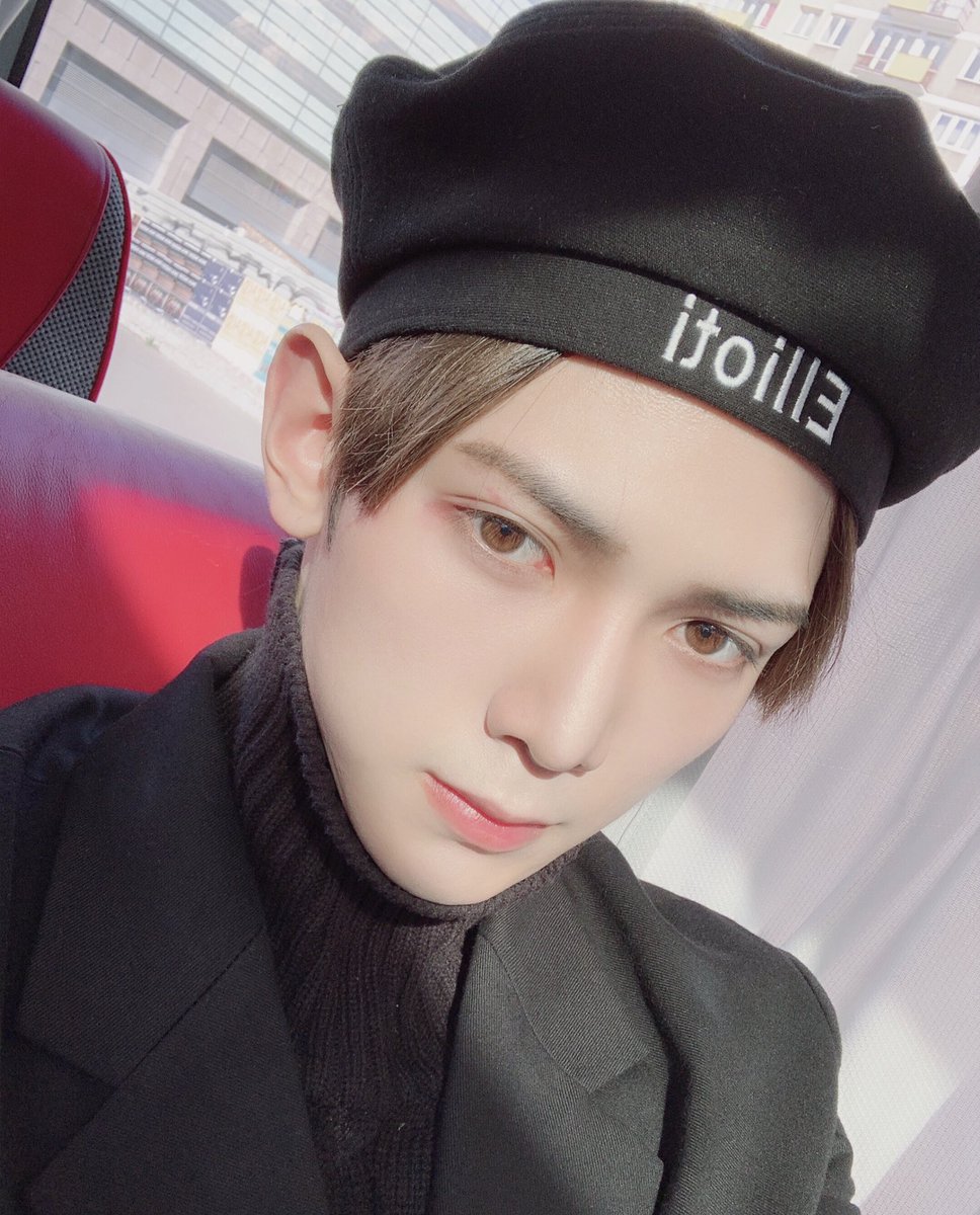 ATEEZofficial's tweet photo. [#여상] 투어 중 찍은 사진들😆
에이티니 잘 지내요?!
저는 연습하면서 잘 지내고 있어요
투어 끝나고 치킨도 먹었어요☺️
#ATEEZ #에이티즈 https://t.co/E8aV1EYvpT