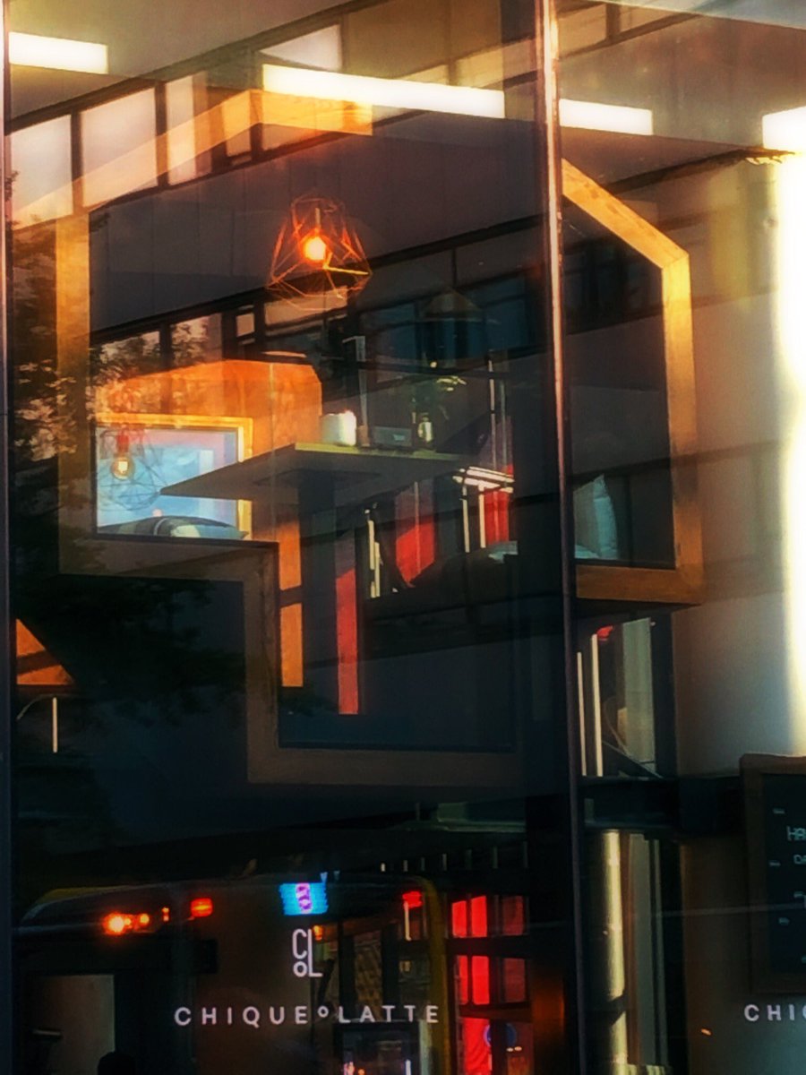 Stap in een van de knusse huisjes bovenin ChiqueOLatte en klets bij met vrienden of familie, terwijl je koekjes en marshmallows onderdompelt in de chocoladefondue. 

#utrecht #hotspotutrecht #cottage #chiqueolatte #utrechtcity #chiqueolatteutrecht