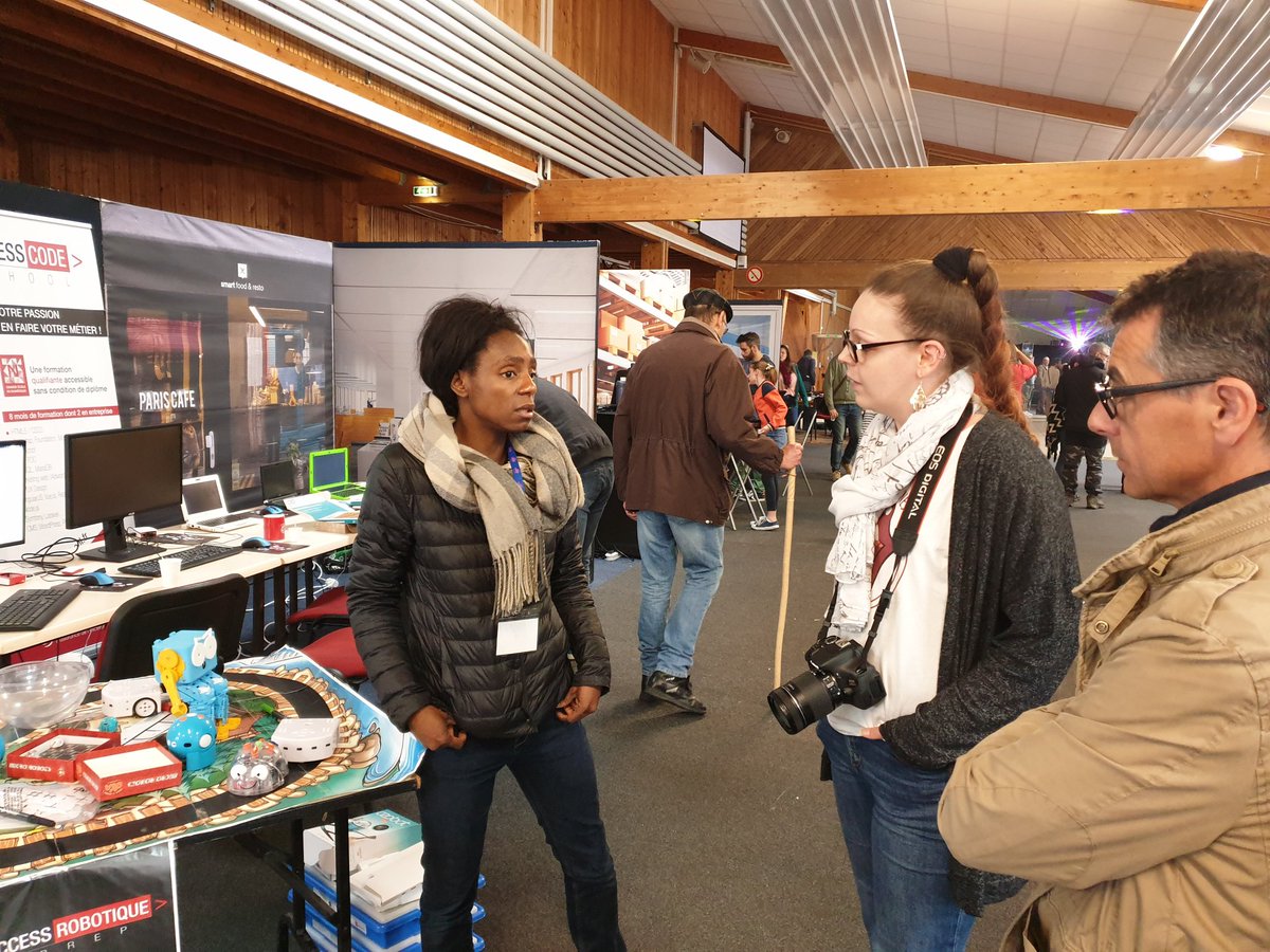 AccessRobotique's tweet image. #MakerFerme : c&apos;est reparti pour une deuxième journée d&apos;ateliers de #RobotiqueÉducative et d&apos;initiation à la #ProgrammationInformatique à l&apos;agropôle du Marault à Magny-Cours #Nevers ! 
#RaspberryPi #Arduino #GNULinux #Robotique #Scratch #FabLab #impression3d