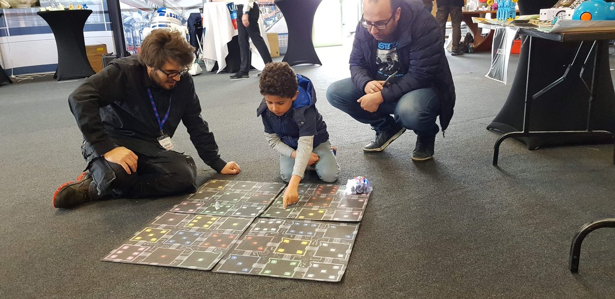 AccessRobotique's tweet image. #MakerFerme : c&apos;est reparti pour une deuxième journée d&apos;ateliers de #RobotiqueÉducative et d&apos;initiation à la #ProgrammationInformatique à l&apos;agropôle du Marault à Magny-Cours #Nevers ! 
#RaspberryPi #Arduino #GNULinux #Robotique #Scratch #FabLab #impression3d