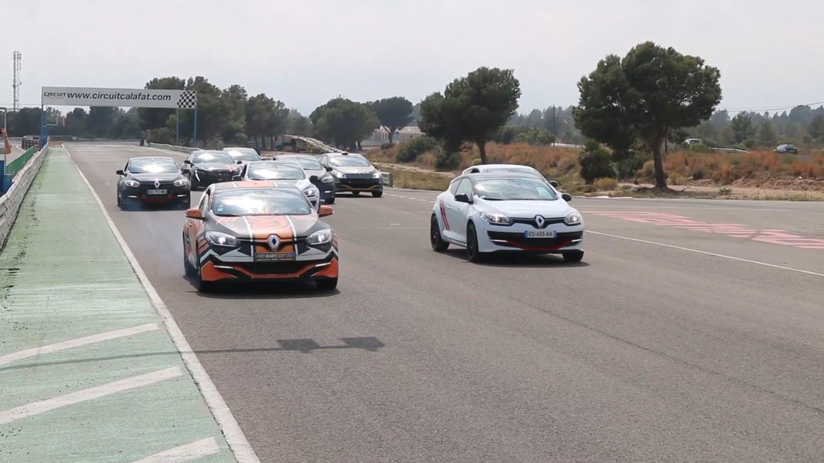 CCubicos's tweet image. El @CircuitCalafat acogió las segundas tandas de @EasydriftSpain, unos entrenamientos en los que se aprende a pilotar con neumáticos de baja adherencia, ideales para #Driftear. Los modelos del curso fueron los@PrensaRENAULT #MeganeRS #CCubicos196 @jesus_presa @puntalproduc