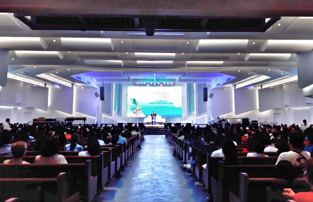 miguellasalaya's tweet photo. First worship service in our NEW renovated sanctuary at UECP! Giving all praise and glory to God! #UECP 💕💒🎵🎶👆🌏 https://t.co/SPu7dAyb86