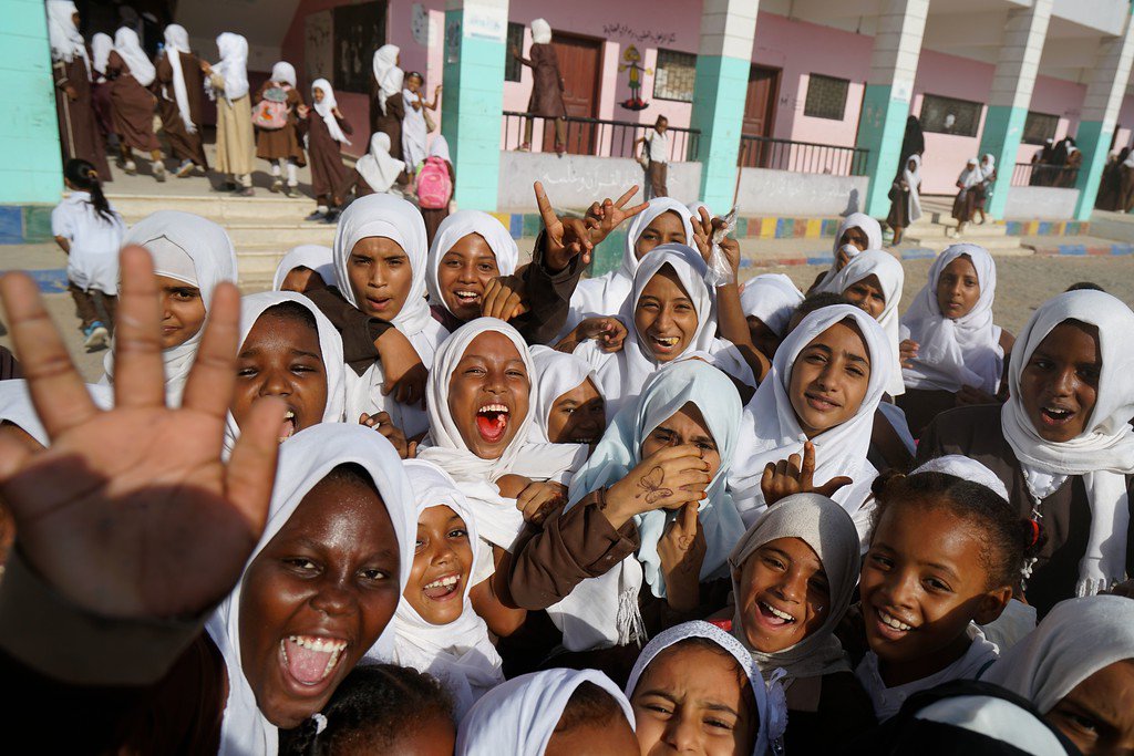 OCHAYemen's tweet photo. #School Feeding Program enables the vulnerable families to send their #children to school.
210,000 students received snacks every day in Jan-Fab 2019.
#CheckOutOurResults
#InvestInHumanity
#Yemen https://t.co/YyQRSljvHZ
