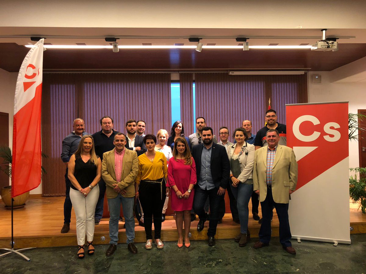 CsVillafrancaCo's tweet photo. 🍊Ciudadanos Villafranca De Córdoba ha presentado al equipo de compañeros que acompañarán en la candidatura a Lucía Pérez Castro, candidata a la alcaldía el #26M por nuestro municipio
#VillafrancaNaranja

¡#VamosVillafranca! 
¡#VamosLucía! 💪🏼 https://t.co/z4RPSRUAQ9