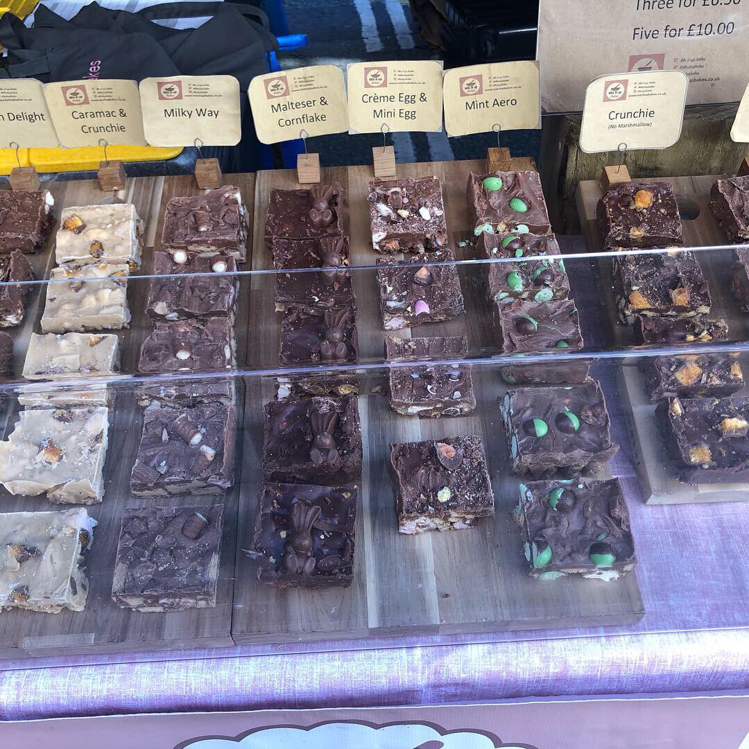 Mixitupbakes's tweet image. All set up @_makersmarket #knutsford.  It’s a lovely sunny day #maydayweekend #rockyroads #welshcakes #barabrith