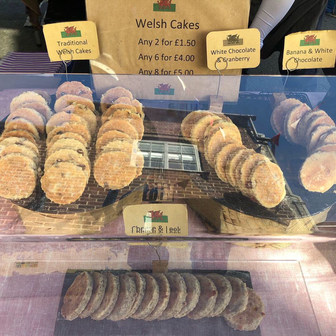 Mixitupbakes's tweet image. All set up @_makersmarket #knutsford.  It’s a lovely sunny day #maydayweekend #rockyroads #welshcakes #barabrith