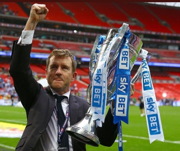 TerrierMcD's tweet photo. Can't be at the game today due to work but hope all those there show Dean Hoyle how much we appreciate all he's achieved not only for our club but also for our town &amp; community over the years.Sing loud,proud, back the team &amp; just enjoy our last home game #htafc #deanhoyle #UTT https://t.co/eZd6nv2nWP