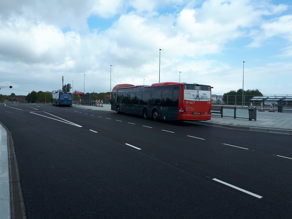 mrvanos's tweet image. Busstation &apos;t oor vandaag in gebruik genomen!!!.
Weer belangrijke stap gemaakt met mooi resultaat.
#allgo #rws #Almere #A6 #rnet