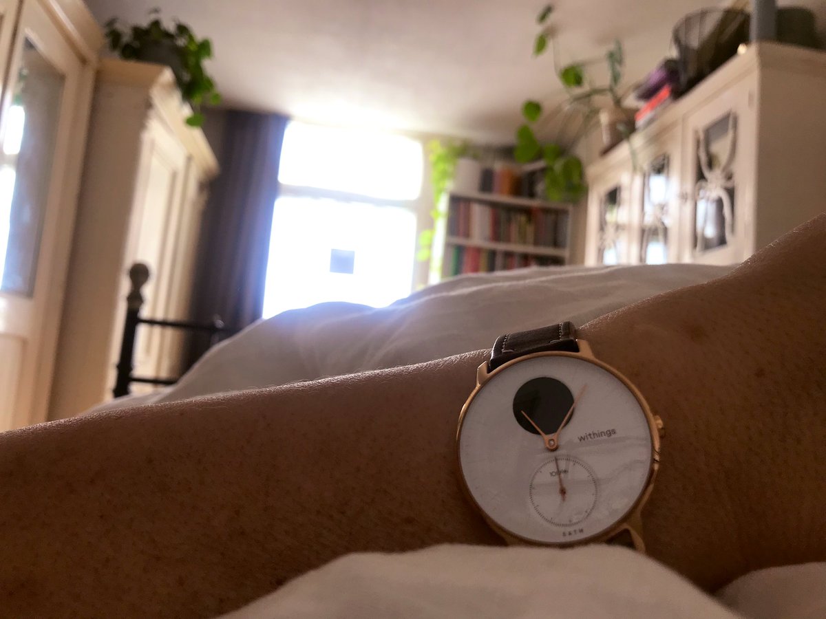 Never wanted a tracker because they all looked ugly. Then I got this one😍 It’s like old fashioned Italians describe smart AND beautiful women. „È bella e intelligente!“ Steps on fleek, activities under control and understanding my sleep is game changing for me #SteelHR #withings
