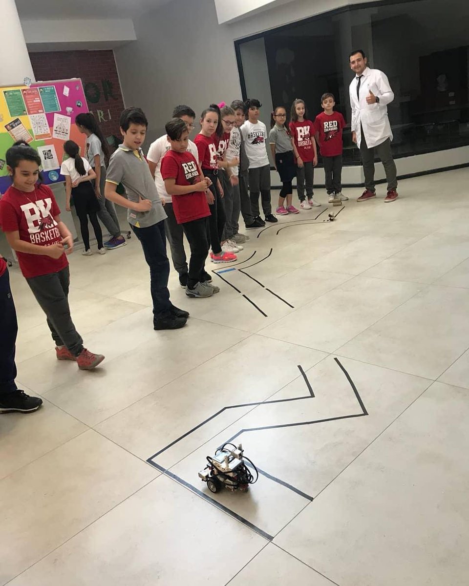 BK_Luleburgaz's tweet image. Bilişim Haftası etkinlikleri kapsamında Ortaokul öğrencilerimiz sınıf takımları ile derslerde uygulamalı olarak öğrendikleri “Blok Kodlamayı” okul içi etkinliklerle hem eğlendiler hem yarıştılar hem de bilişim panosundan bilgiler edindiler. 🚀🛰🔭
#codingbk #bkegitek #bahcesehir