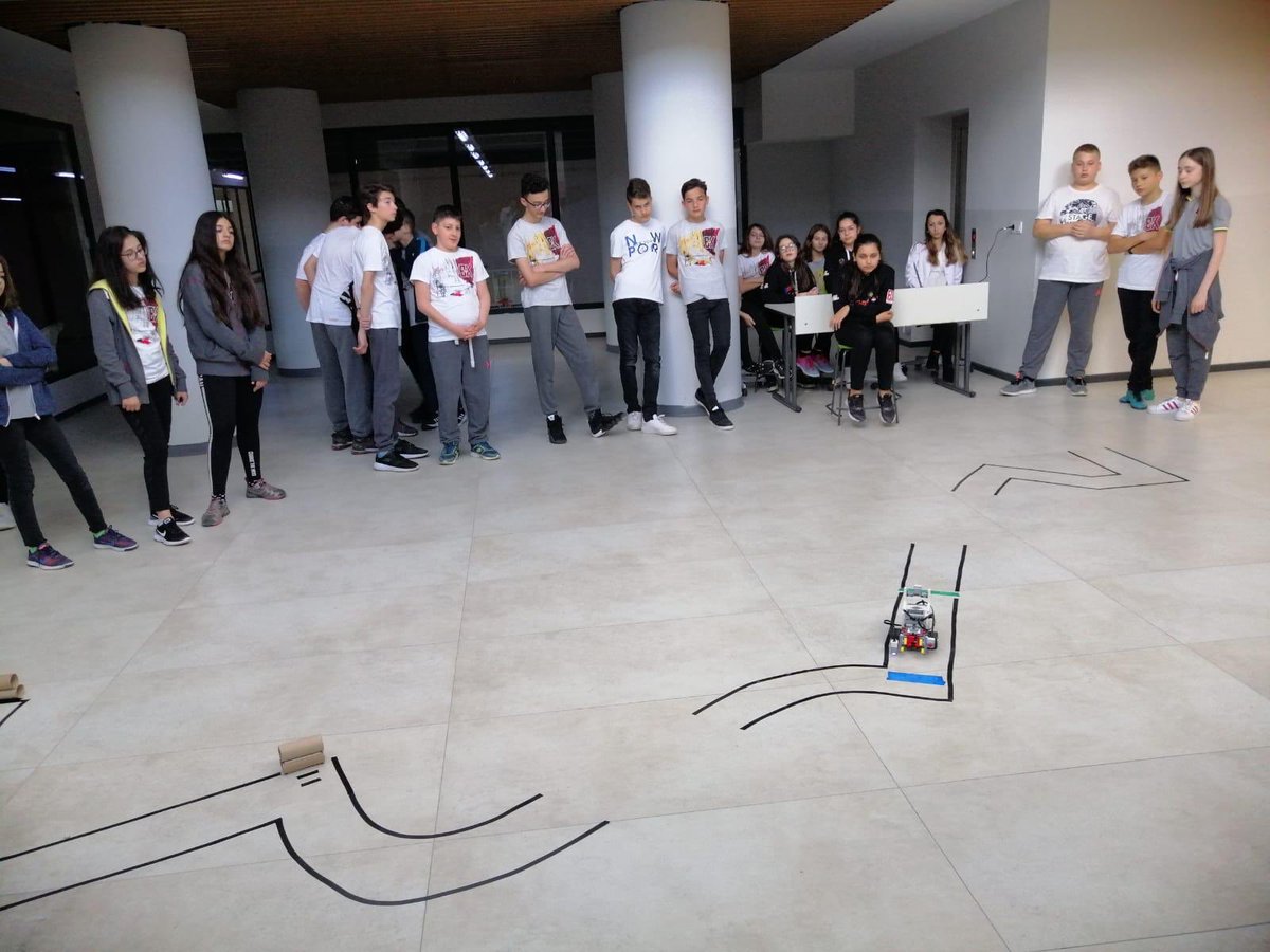 BK_Luleburgaz's tweet image. Bilişim Haftası etkinlikleri kapsamında Ortaokul öğrencilerimiz sınıf takımları ile derslerde uygulamalı olarak öğrendikleri “Blok Kodlamayı” okul içi etkinliklerle hem eğlendiler hem yarıştılar hem de bilişim panosundan bilgiler edindiler. 🚀🛰🔭
#codingbk #bkegitek #bahcesehir