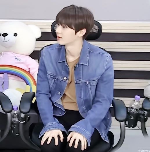 hmh895's tweet photo. 황민현 나혼자산다 덕분에 행복한 덕질

#황민현 #나혼자산다
#황민현_나혼자산다 #청결킹 #긍정킹 #민현
#나혼산 #hwangminhyun #minhyun #MBC예능 #무균라이프 https://t.co/PHK9L91FBq
