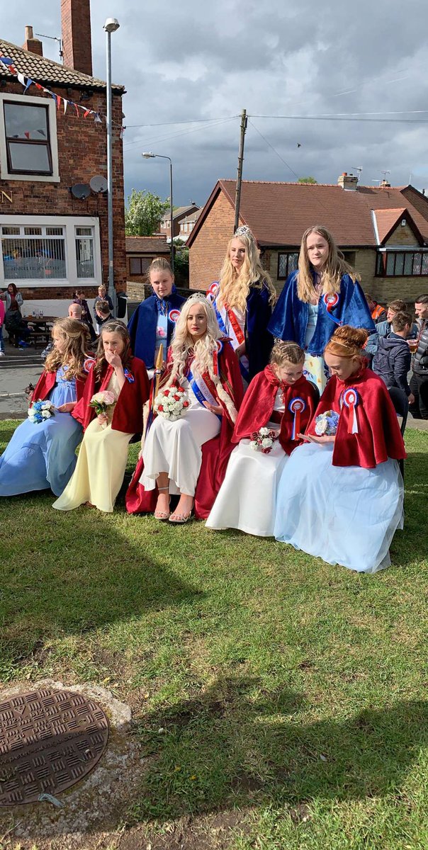 GMaypolePro's tweet image. The Sun did shine for the Crowning of the MayQueen