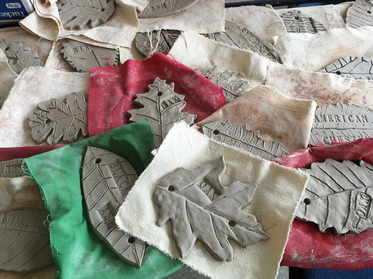 SMILE_123ABC's tweet photo. Students got to learn about Native Trees and then create their leaves out of clay. These beauties will be painted and then an addition to our school garden! @RyersonCS @EcoSchoolsTDSB https://t.co/FYZHycdpX2