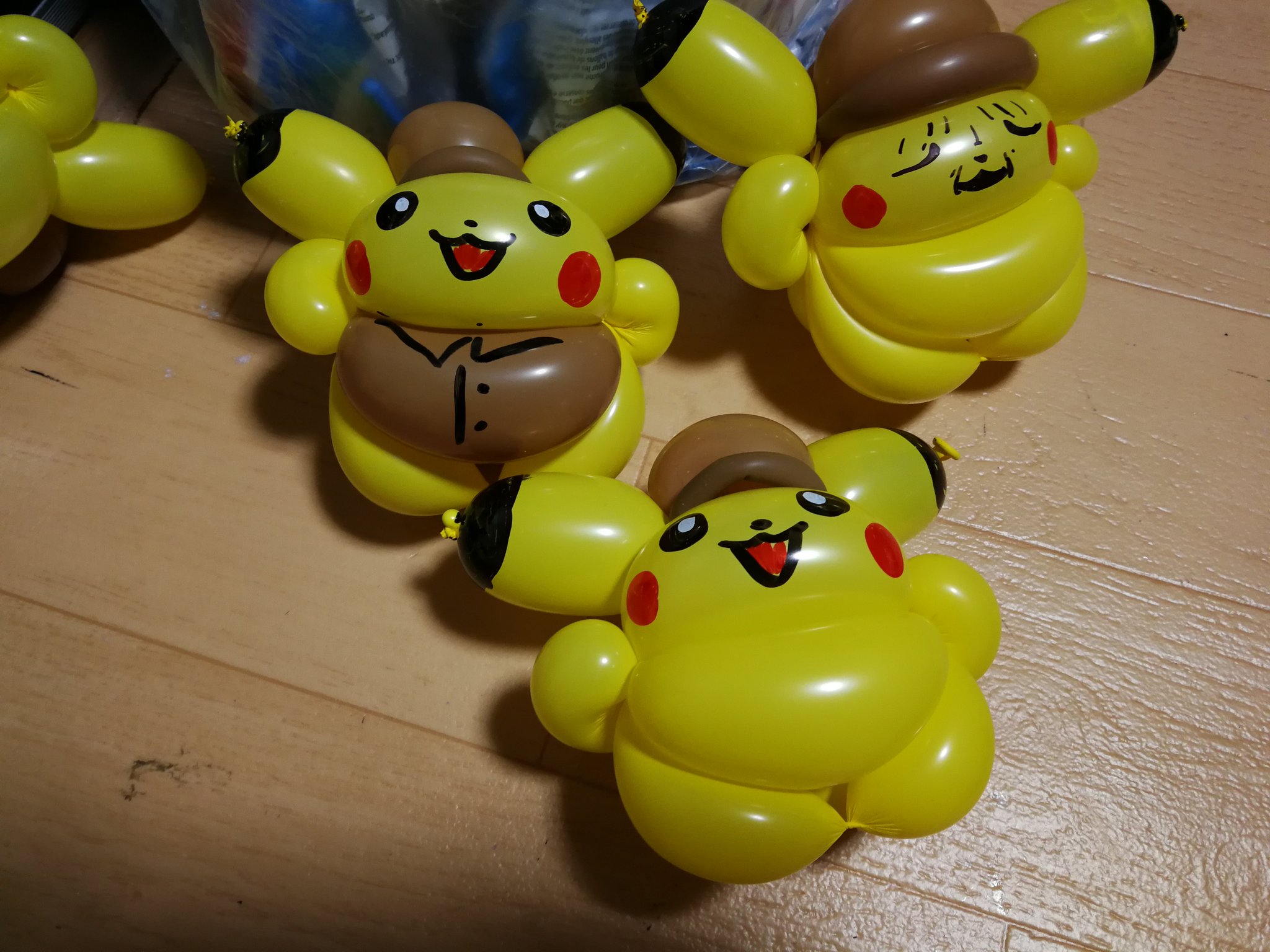 Syan 明日のプレゼント用にピカチュウ試作 ちびコロは遊べて面白いなぁー ちびころバルーン T Co Srr9ljps9k Twitter