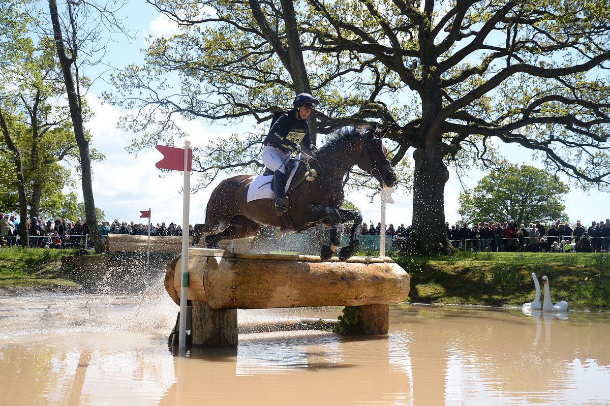 Piggy @Piggy_French &amp; Vanir Kamira, the second pair of ladies to win the #MMBHT title in as many years 

#BadmintonHorseTrials #girlsruletheworld (again!)