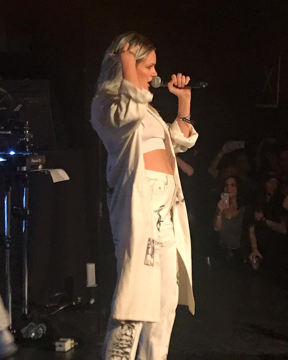 tovelo_br's tweet photo. Tove anunciou que iria ver Jax Jones se apresentando em Los Angeles. Neste show, os músicos realizaram pela primeira vez o seu ft com ela, que foi repetidamente falada anteriormente. https://t.co/O56CcFUW7I