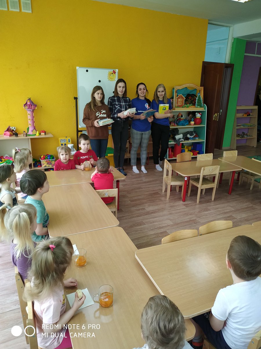 WK2NW15PBI5bEnY's tweet image. В рамках Весенней Недели Добра волонтеры Школы 47 провели акцию &quot;Книжки малышкам&quot;. Мы собрали детские книги и подарили их воспитанникам Детского сада 120. #ВесенняяНеделяДобра