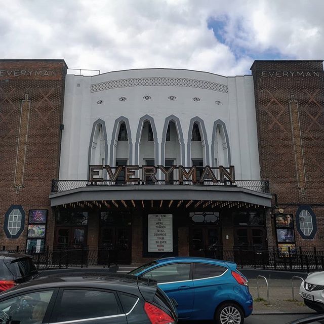 velorant's tweet photo. Out for a ride in Hertfordshire and passed this reminder of the age before Netflix and iPlayer... #artdeco #cinema #london https://t.co/8iyRioZ6xo https://t.co/gLdWm46c9H