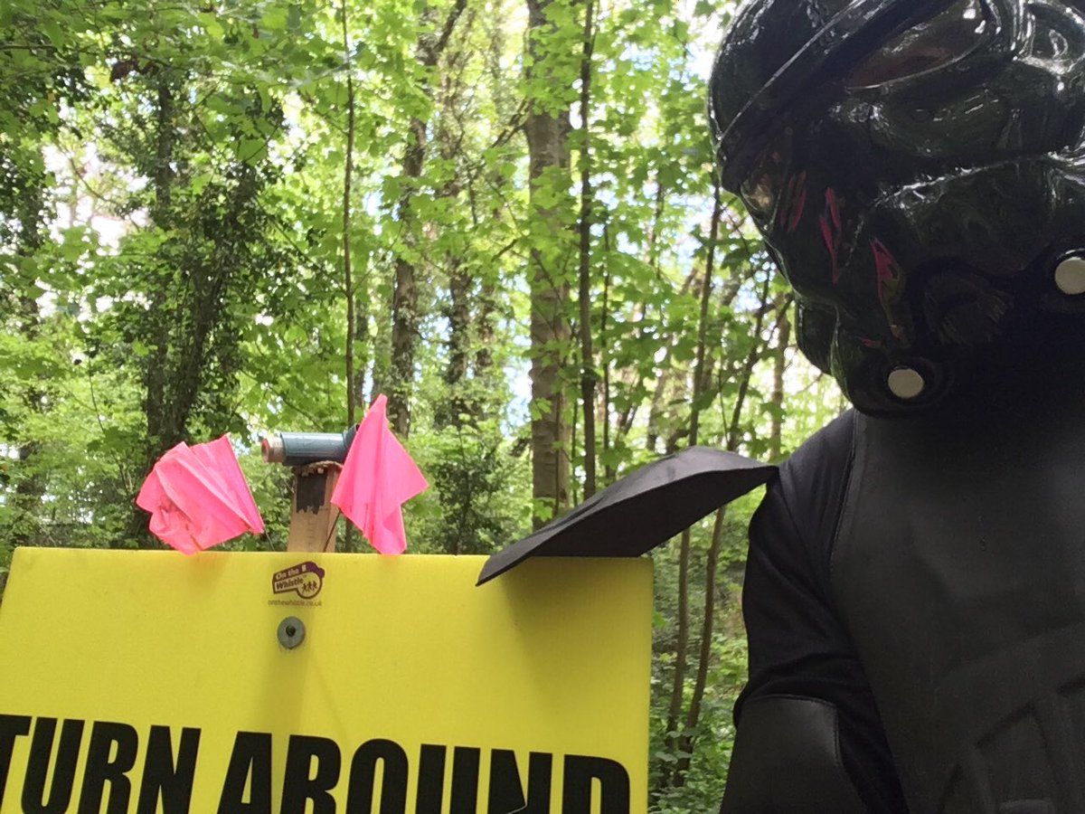 You must turn around now or remain forever with me on the #darkside ⁦<a href="/WhistleEvents/">On The Whistle</a>⁩ #RevengeOfTheFifth #MeonValleyTrail funnest fun I’ve ever had marshalling thanks all awesome runners joggers and walkers - D Dog very spoiled with your cuddles!