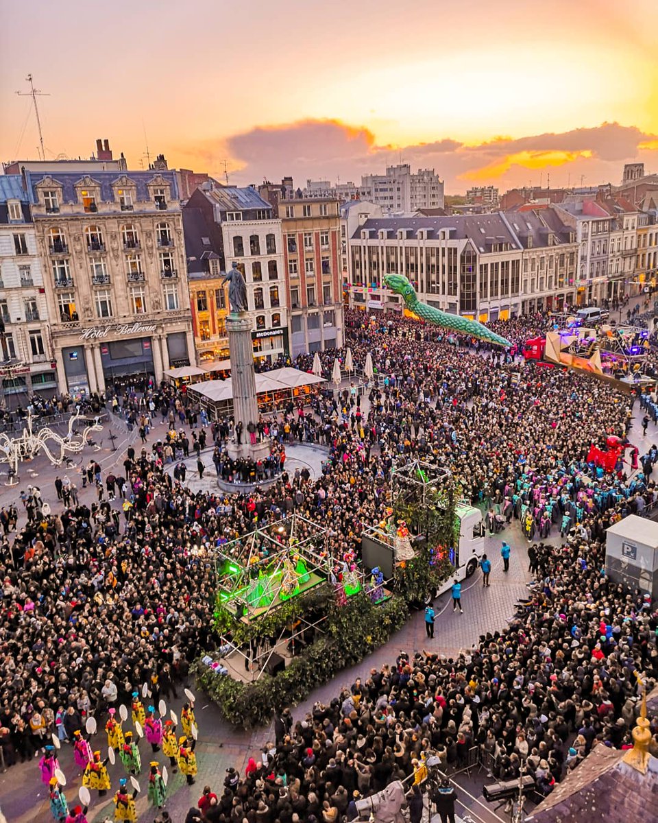 Soirée lilloise magique !
#lille #Lille3000 #Eldoradolille

Photo : Lille Ma Ville