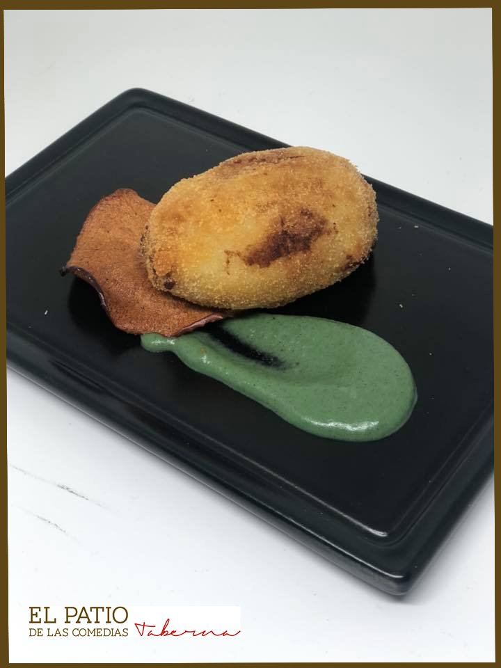 ¡Feliz Día a todas las madres! Que mejor plan para hoy que invitar a tu madre al pincho estrella de esta semana: la croqueta. La nuestra, de cabrales y manzana con salsa de uvas. <a href="/semanacroqueta/">Semanadelacroqueta</a> #ElPatio #Pamplona #diadelamadre