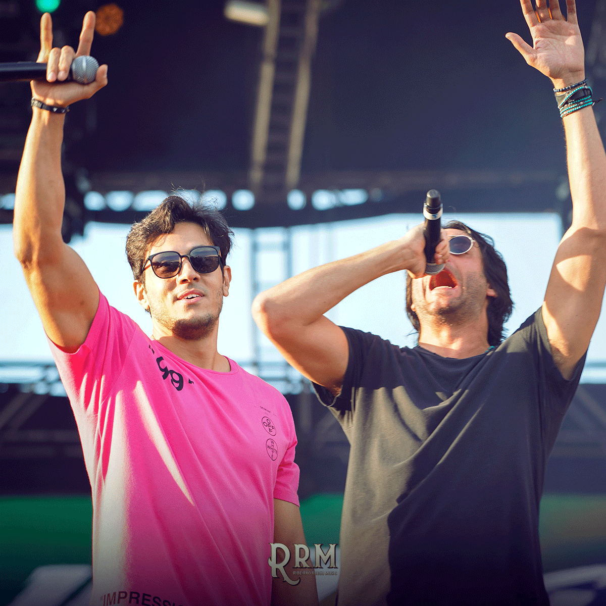 ribeiraorodeo's tweet photo. Não podia ser melhor! Assim foi a última noite desse show de rodeio. @brunoebarretto , @matheusekauan , @gusttavo_lima  e @JetlagOficial até a próxima ;) https://t.co/W00mZED1QR