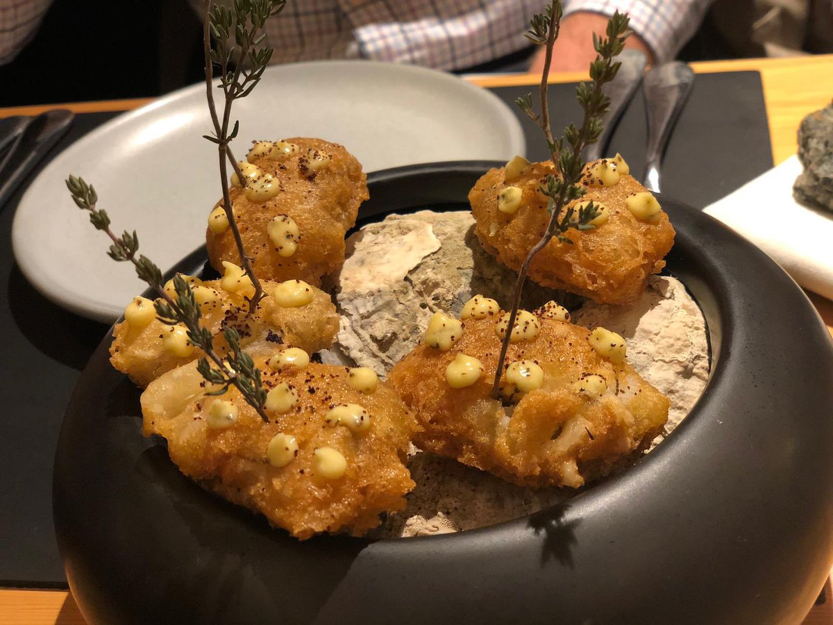 Alliance__UK's tweet photo. We kicked off this years Pure South Discovery Series 2019 with a delicious welcome dinner with all of the other chefs attending 😍👌🏼
#discoveryseriesnz #puresouth #temanalamb #silere #cevenavenison #handpickedbeef #queenstown #chefs #cheflife https://t.co/Oq7scfAezF