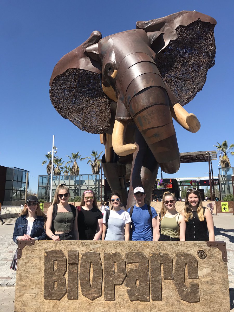 CVC_languages's tweet photo. #Valencia2019 Los líderes de bachillerato. ¡Qué equipo! 🇪🇸👏🏻@Bioparc @CombertonVC https://t.co/AU2wWvDQOW