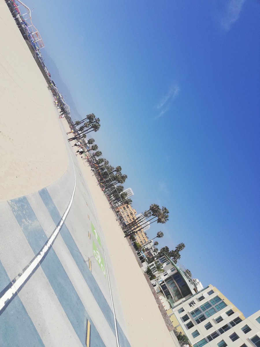 Venice Beach 🏖️🌴😎💓
#venice #santamonica #beach #beautiful #sun #losangeles #california #californiadream #prettyplaces