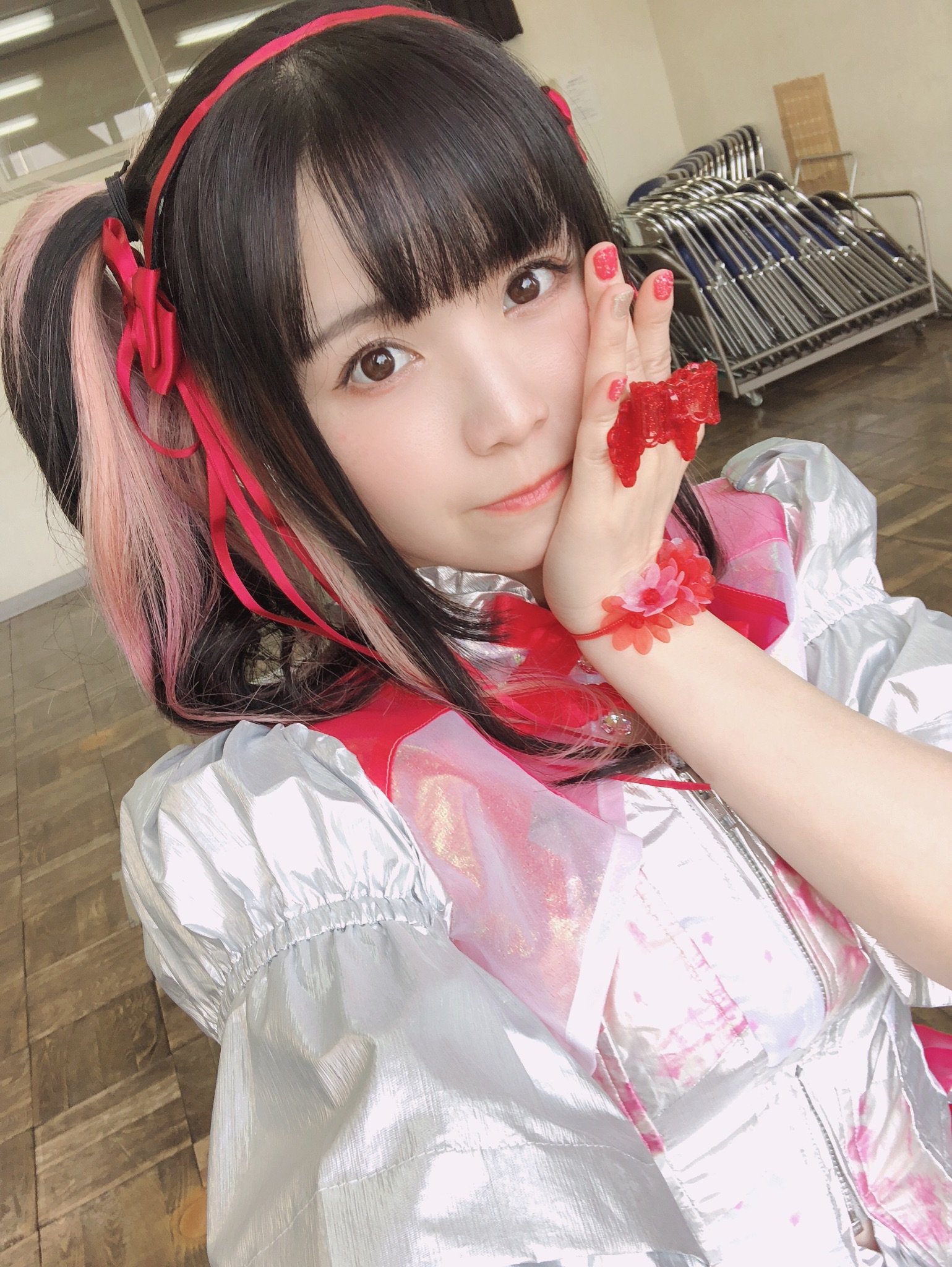 野水伊織 No Twitter このリボンカチューシャは もとこさんが 野乃花のに似てるの見つけた って教えてくれたのを買って ちょっと改造したのです 髪型もみんなで今回のキービジュアルを再現して 私も野乃花ちゃんに近づけてみたんだー とちてれアニメ 野水伊織 No Twitter このリボンカチューシャは もとこさんが 野乃花のに似てるの見つけた って教えてくれたのを買って ちょっと改造したのです 髪型もみんなで今回のキービジュアルを再現して 私も野乃花ちゃんに近づけてみたんだー とちてれアニメ