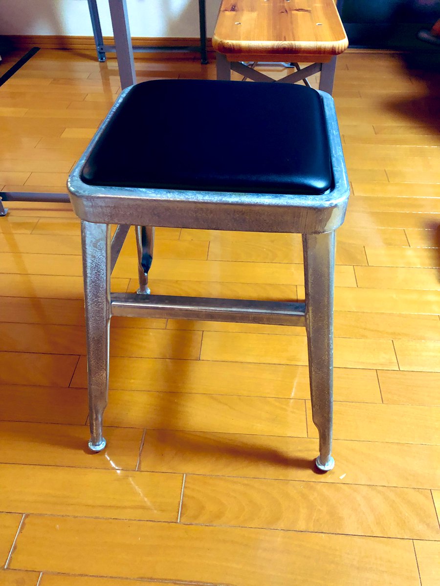 koh11_official's tweet photo. 完全に屋外用っぽいけど攻めたわ👍
家アメリカにしよーー🇺🇸
#DULTON
#beertable https://t.co/hlEOnlpbka