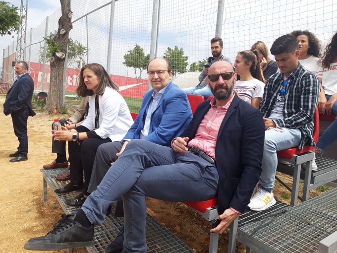 José Castro y Monchi, viendo al Sevilla Femenino (Foto: SFC).