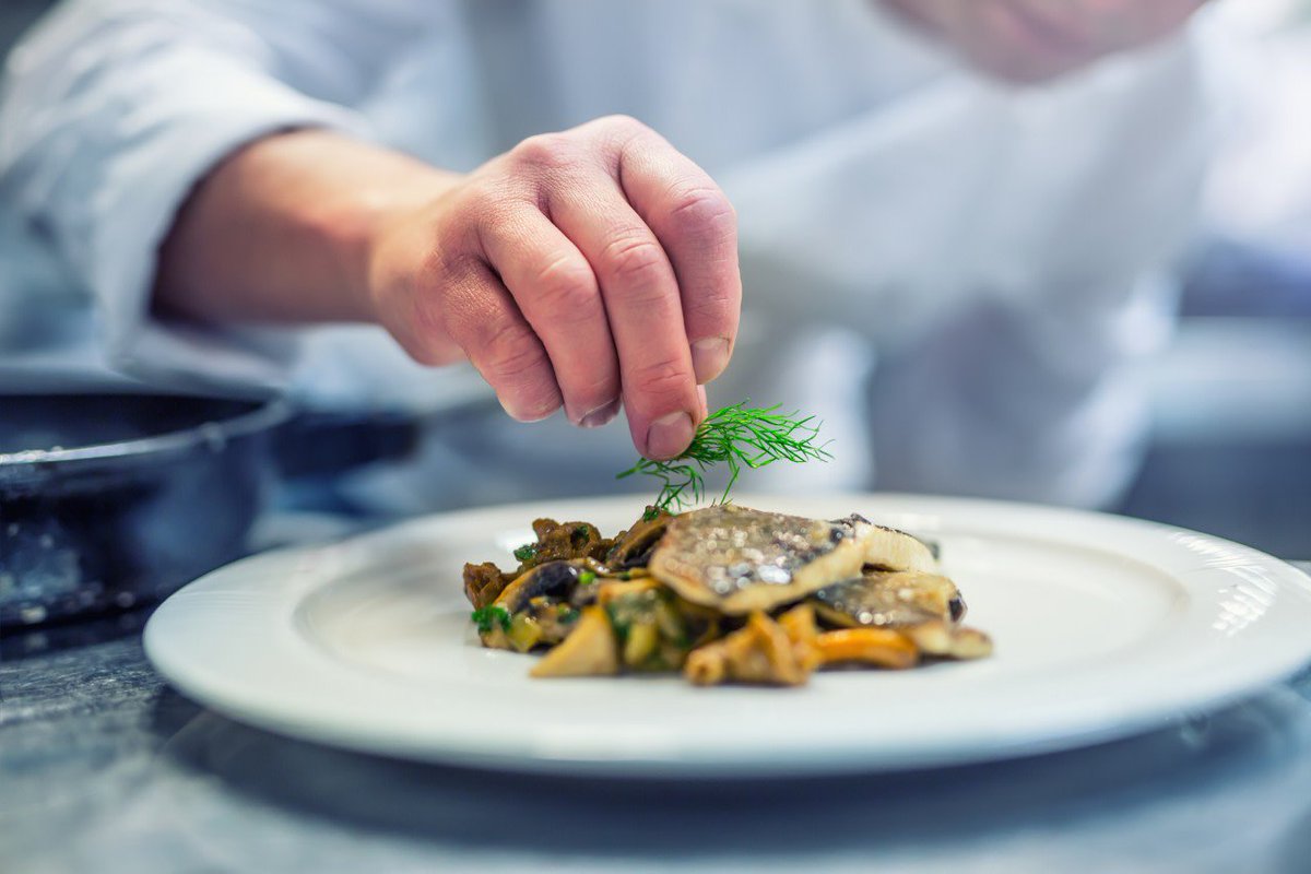 DemarchesAdm's tweet photo. 🍝Pour des questions de transparence, la législation impose aux #restaurateurs de signaler les plats #faitsmaison par un logo ou une mention. 🍨Un point sur cette obligation. 🍔
➡️https://t.co/R4txOFSVqc https://t.co/nkADajCFyD