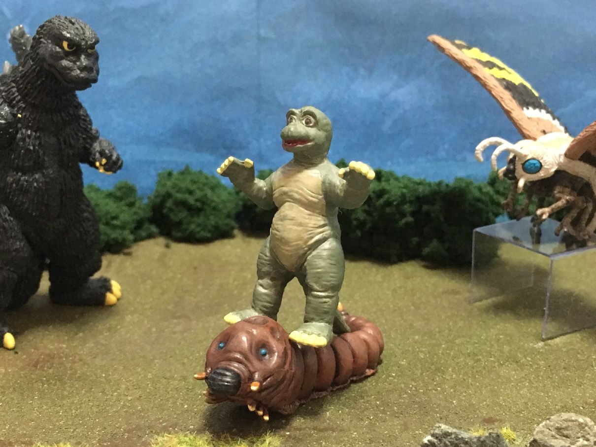 ワンフェス サンガッツ本舗 ミニラ モスラ幼虫 蓄光 gid Amazon.co.jp: サンガッツ本舗 ミニラ＆モスラ幼虫 ワンダー