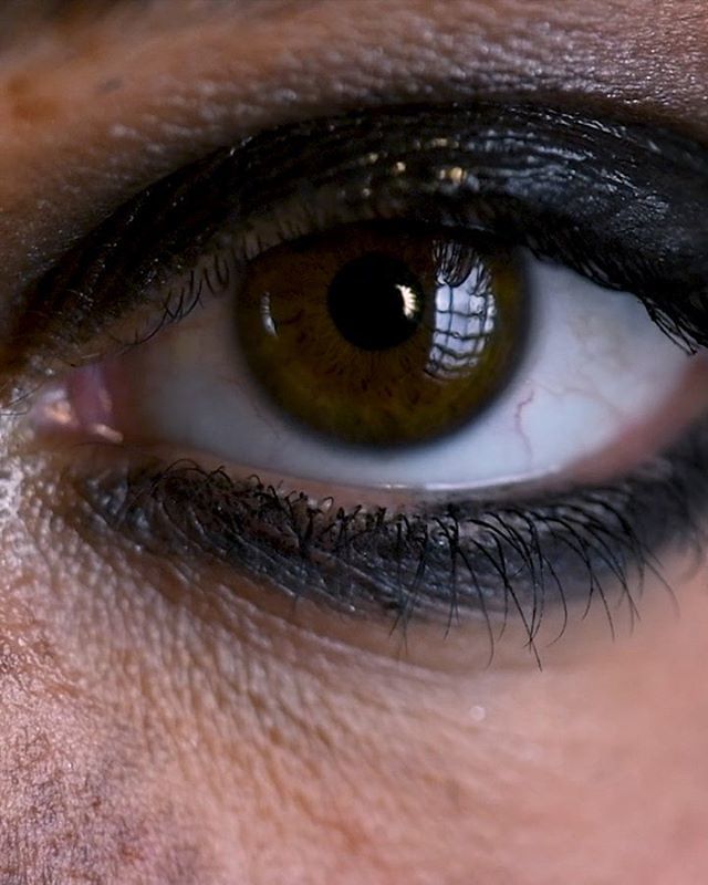 FelipeMeggio's tweet photo. Just a short video at the end of the shoot. .
.
Would you like to see more slow motion videos? Please comment below : )
.
.
Model: @dai_pi 
MUA: @monnie.k.makeupartist 
Video: @felipemeggio the @londonbeautyphotographer
.
.
Music: Runaway (Kanye West ft.… https://t.co/wy3osKxG58 https://t.co/T1bXw1nxAa