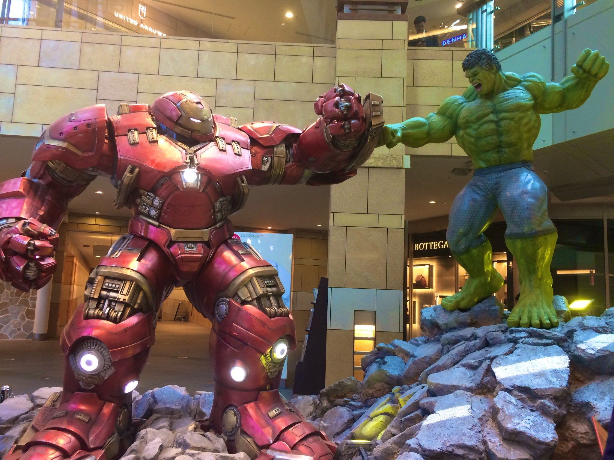 樫本美穂 ウルトロン初地上波 ハルクバスターを ハルクバスターを見てください かっこいいハルクバスターに恋しましょう 中華鍋かぶせたみたいな頭が可愛いんです T Co Yyzr9c99um Twitter